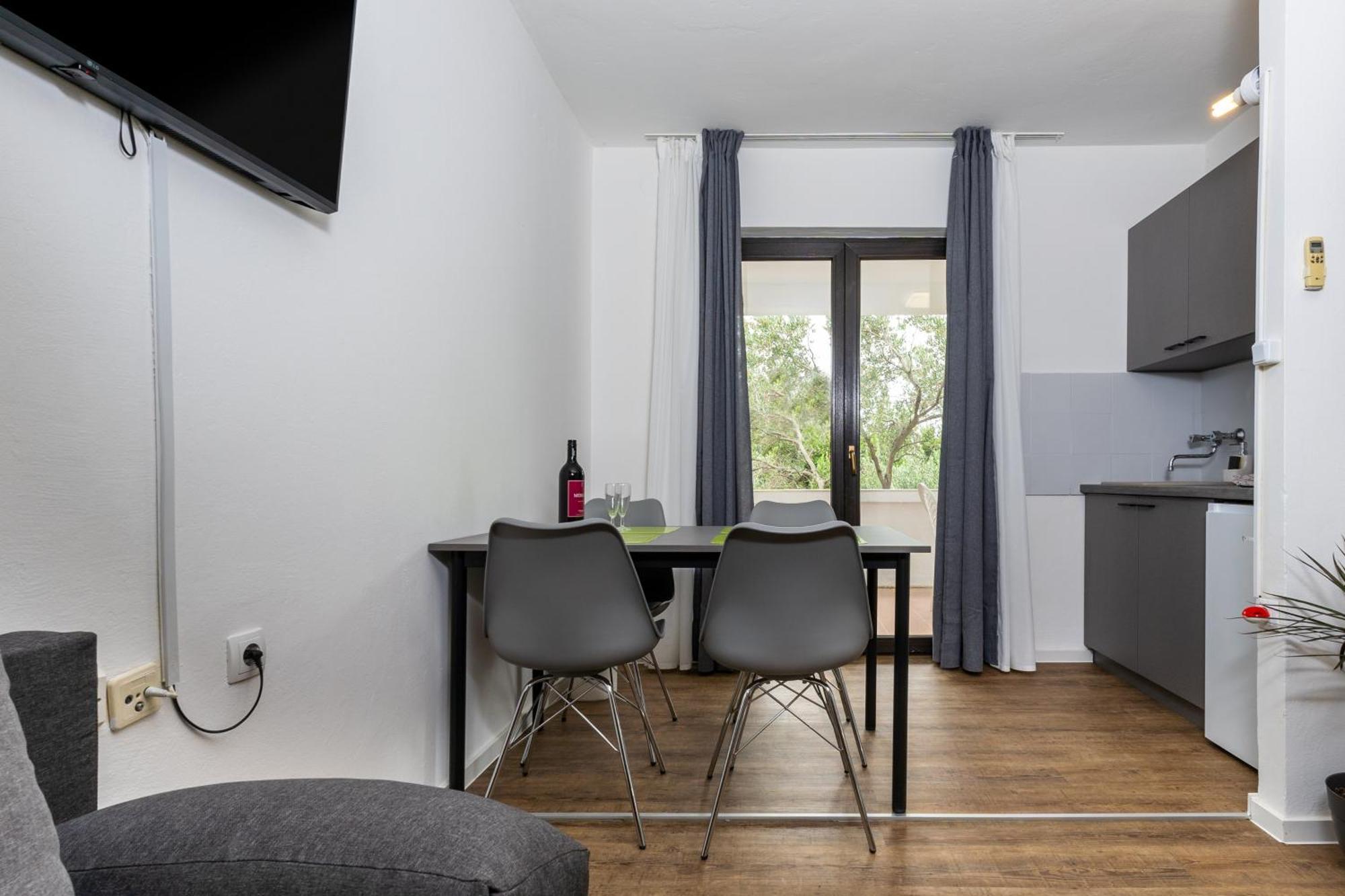 Apartments Dida Sime 스타리그라드 파클레니차 객실 사진